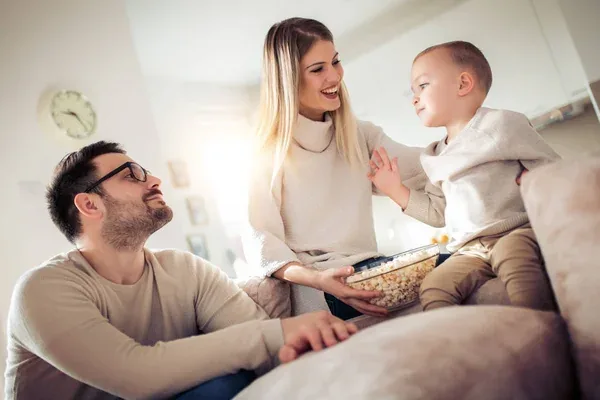 Mãe aproveitando um momento com seu bebê